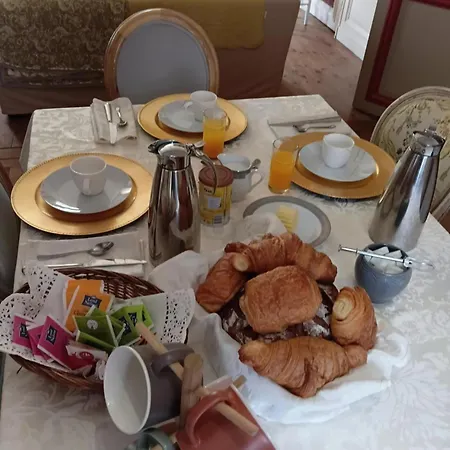 D'hote Des Arcs Bed and Breakfast *