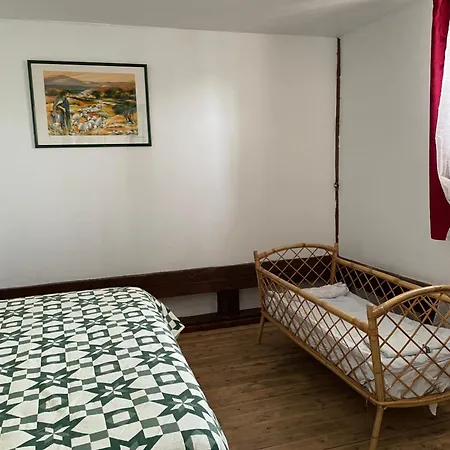 D'hote Des Arcs Bed and Breakfast