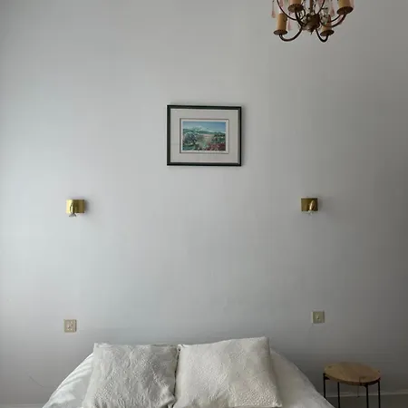 D'hote Des Arcs Bed and Breakfast